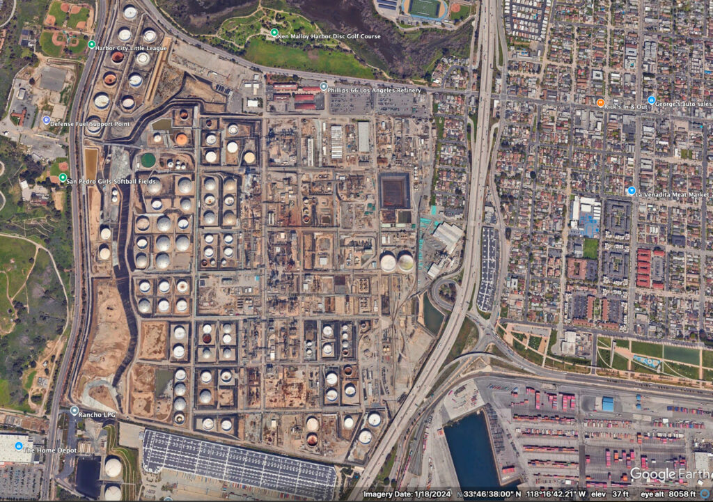 A refinaria Phillips 66 em Wilmington recebe petróleo refinado da fábrica de Carson para fazer gasolina, diesel e combustível de aviação. Crédito: Google Earth