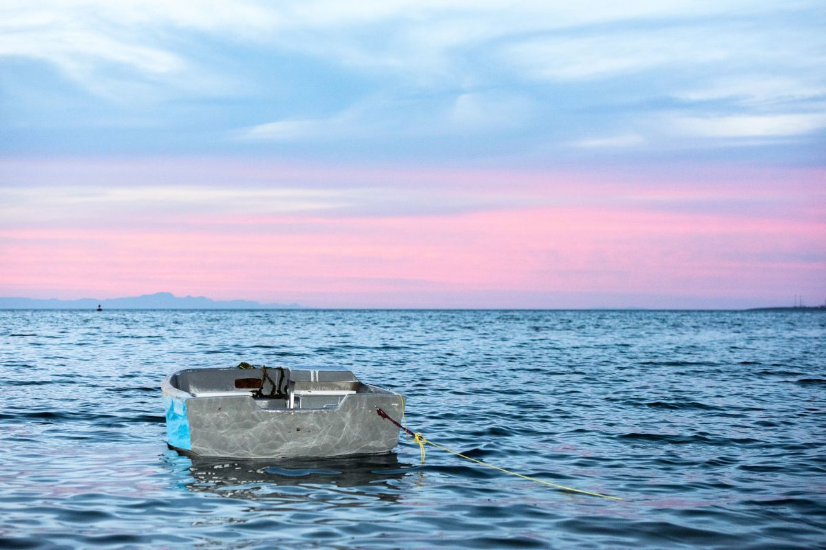Marinheiro e seu cão sobrevivem 2 meses