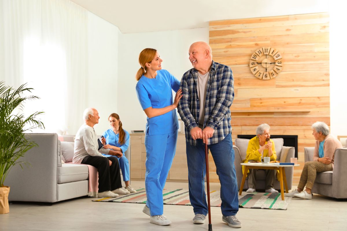 Asilo contrata stripper para animar