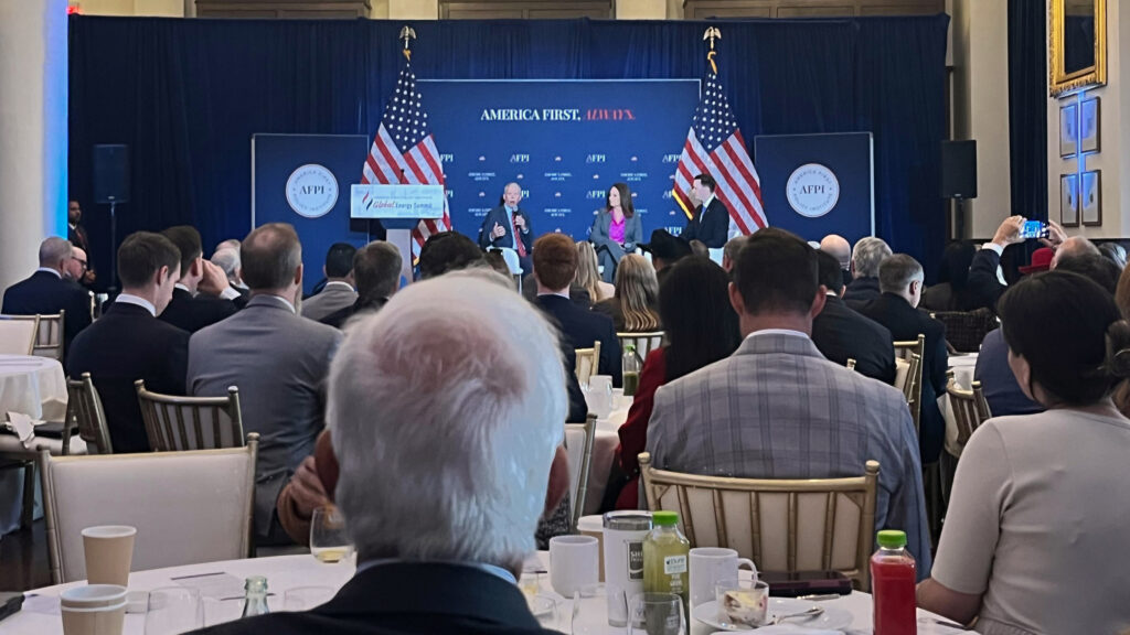 Os participantes da Cúpula Global de Energia da AFPI ouvem o secretário de Energia, Chris Wright, e a secretária de Agricultura, Brooke Rollins, falarem no Waldorf Astoria em 22 de outubro em Washington, DC Crédito: Aidan Hughes/Naturlink