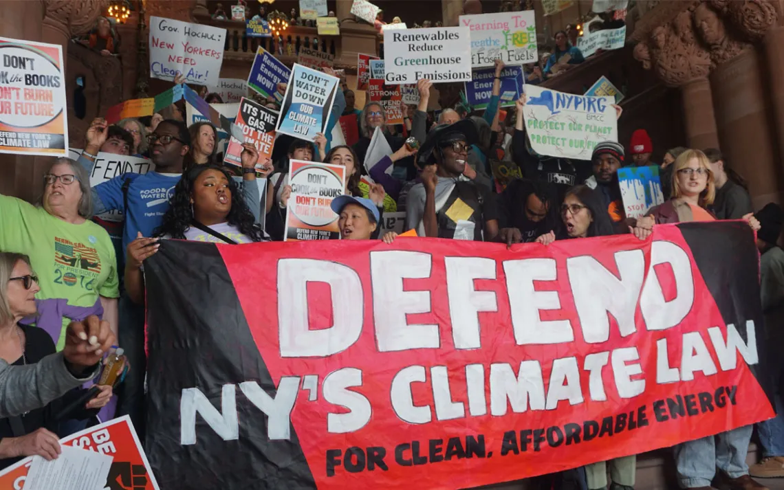 Os organizadores estão na base da escadaria de um milhão de dólares na capital do estado de Nova York. 