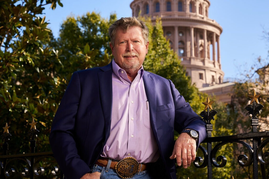 Jim Wright é um dos três funcionários eleitos que lideram a Comissão Ferroviária do Texas. Crédito: Jim Wright para Texas