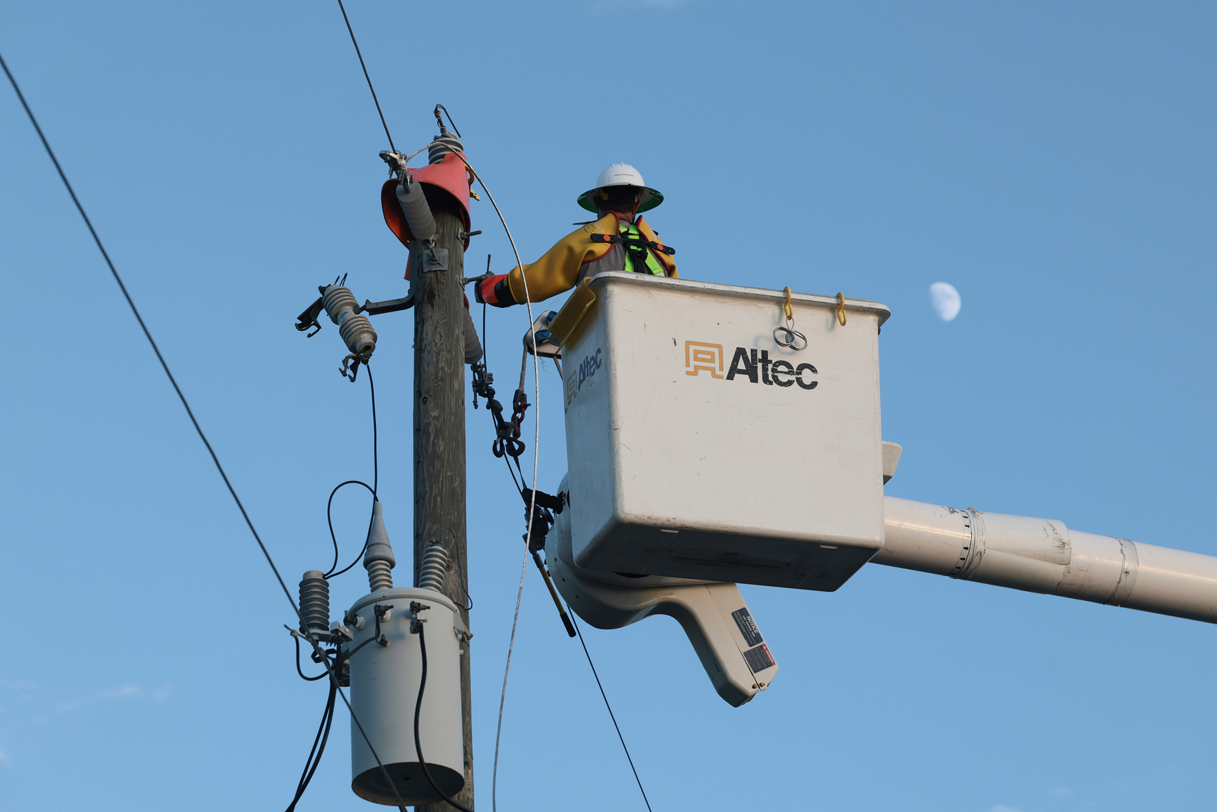 A utility worker with Florida Power & Light services a transformer in Punta Gorda, Fla., on Oct. 12, 2024. Credit: Thomas O
