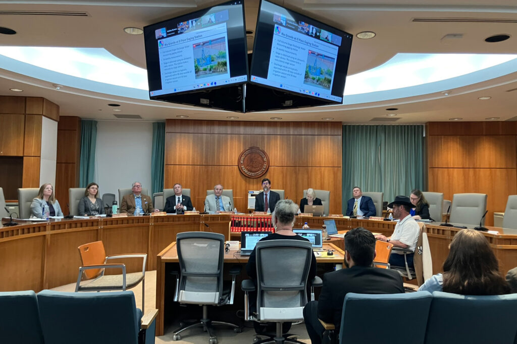 A Comissão do Pacto do Rio Grande se reúne em 17 de abril em Santa Fé, Novo México. Crédito: Martha Pskowski/Naturlink