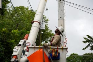 Crews with Georgia Power repair transmission lines on Aug. 6, 2024, in Savannah, Ga. Credit: Megan Varner/Getty Images