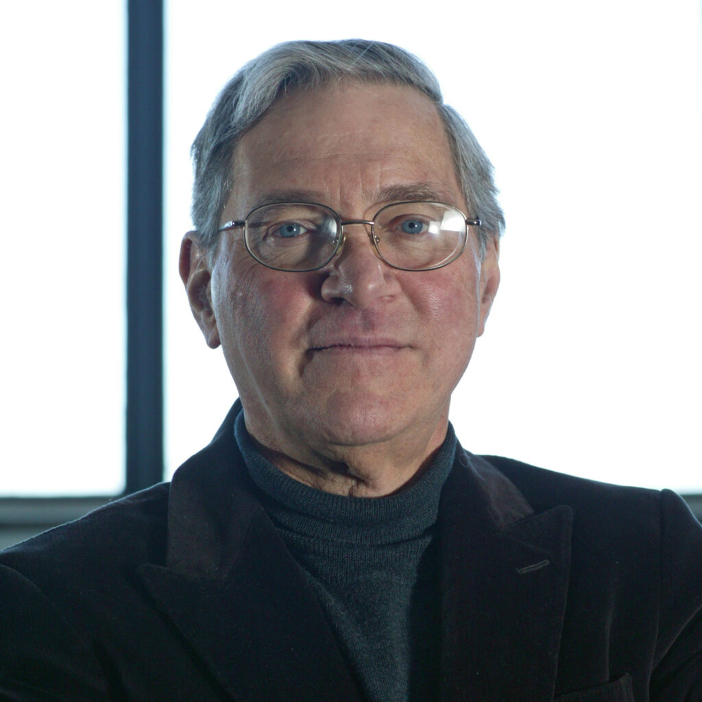 Michael Klare é professor emérito de estudos de paz e segurança no Hampshire College.
