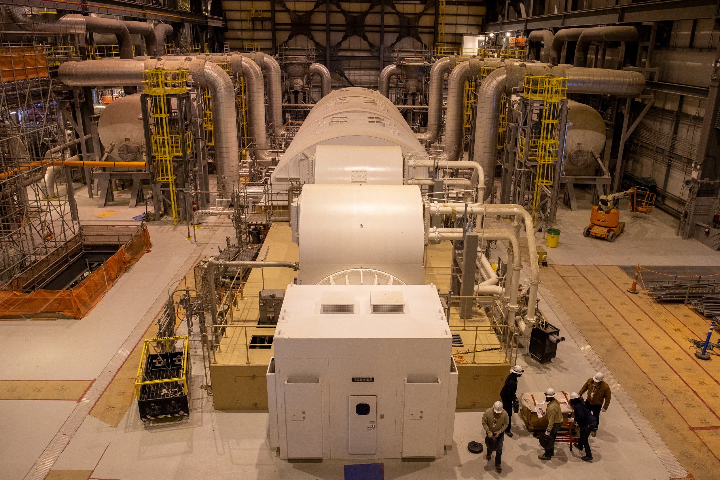 Uma olhada no interior do gerador de turbina da Unidade 4 da Planta Vogtle. Crédito: Georgia Power