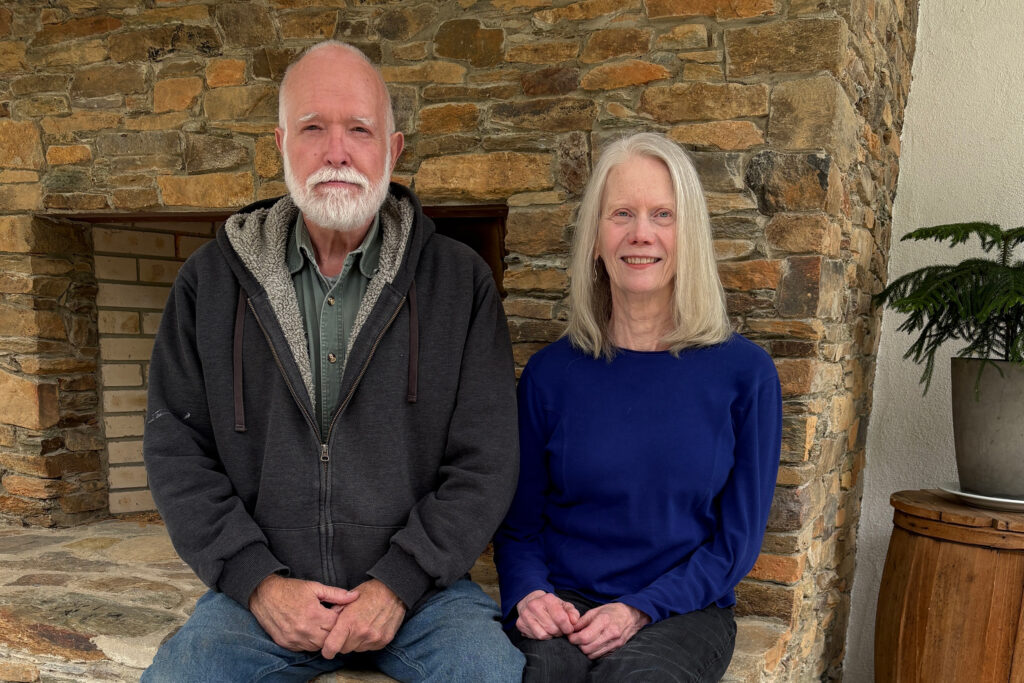 John e Gloria Alderman moram no oeste do condado de Chatham. A Enbridge planeja construir um novo gasoduto de gás natural, cujo segmento passaria por sua propriedade. Crédito: Lisa Sorg/Naturlink
