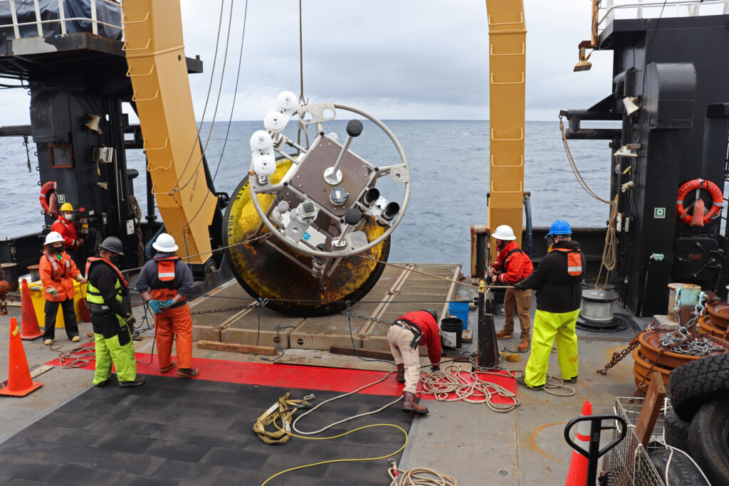 A NOAA crew retrieves an Ocean Station Papa buoy in the Gulf of Alaska. Credit: Laura Dwyer/NOAA