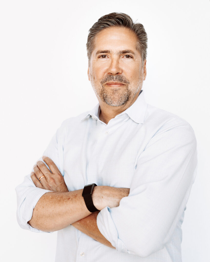 Cameron Dales é cofundador e diretor comercial da Peak Energy.
