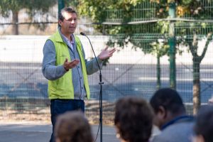 Mayor Claudio Castro speaks at the Cerros de Renca Metropolitan Park in Renca, Chile, on May 3, 2025. Credit: Ministerio de Obras Públicas Chile