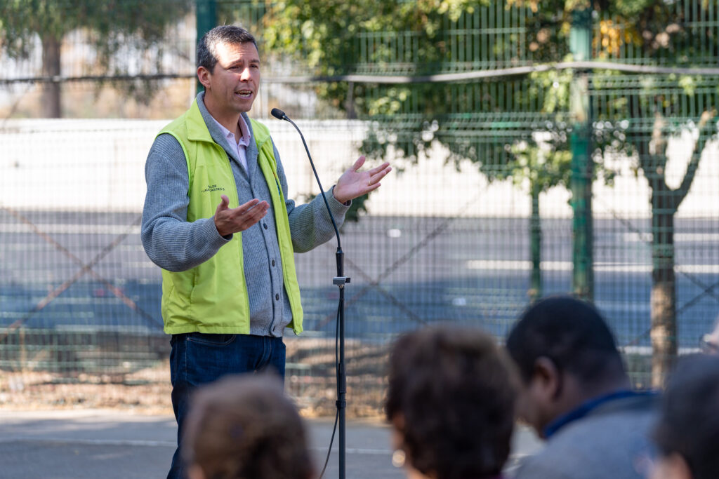 Mayor Claudio Castro speaks at the Cerros de Renca Metropolitan Park in Renca, Chile, on May 3, 2025. Credit: Ministerio de Obras Públicas Chile