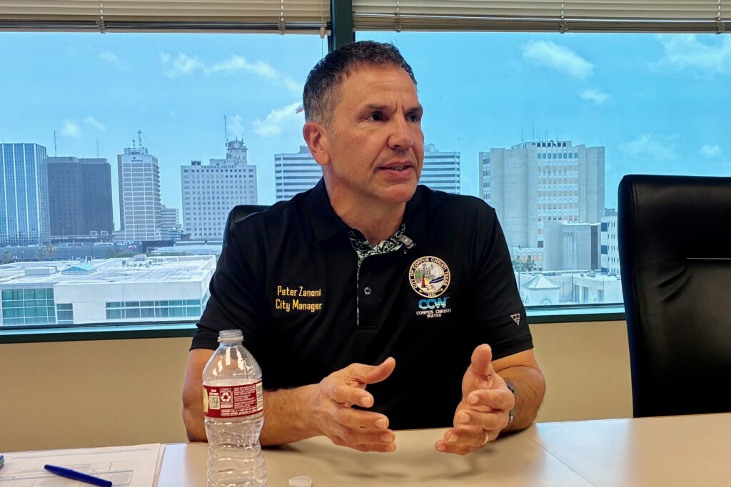 “A grande indústria não está pagando sua parte justa”, disse o gerente municipal de Corpus Christi, Peter Zanoni, em uma entrevista em 26 de junho na Prefeitura de Corpus Christi. Crédito: Dylan Baddour/Naturlink