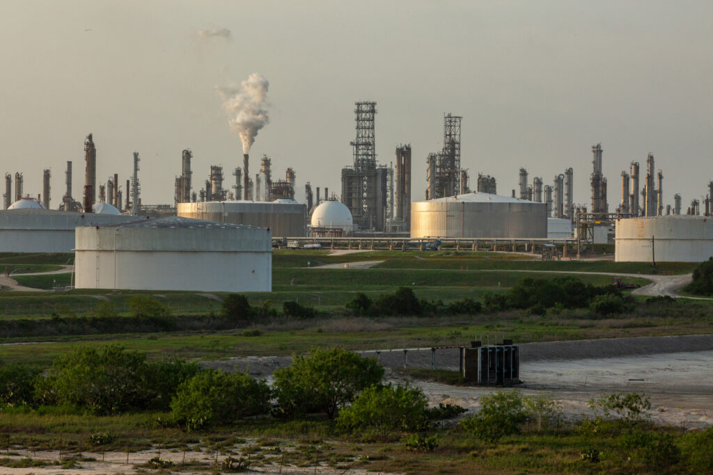 A refinaria da Flint Hills Resources em Corpus Christi é uma das maiores usuárias de água da região. Crédito: Dylan Baddour/Naturlink