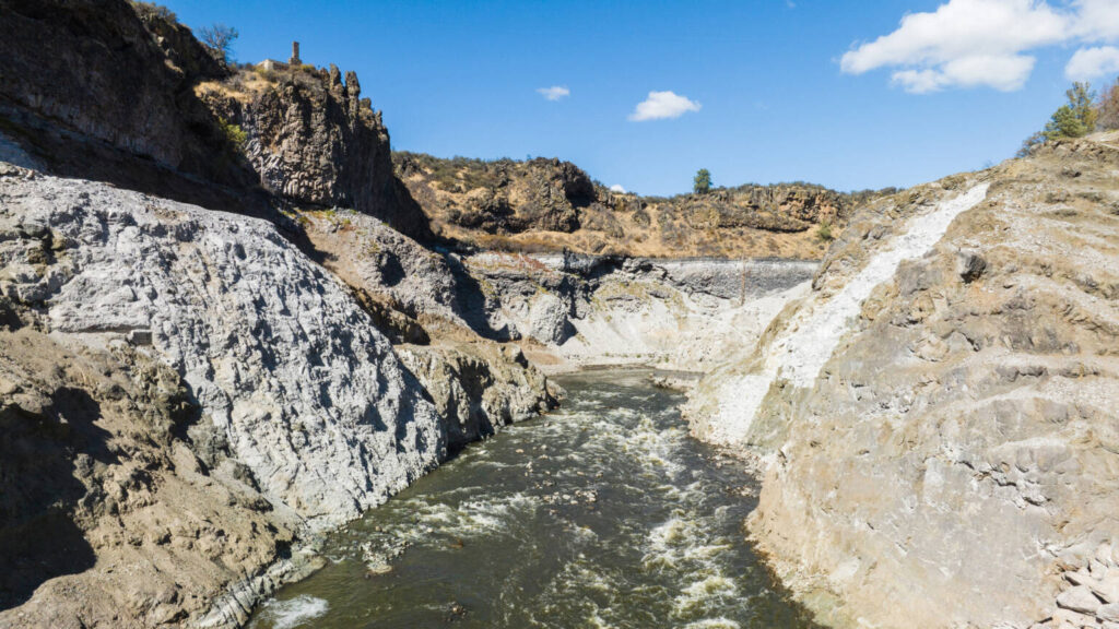 O rio Klamath na barragem Copco 1 após a remoção. Crédito: Swiftwater Films