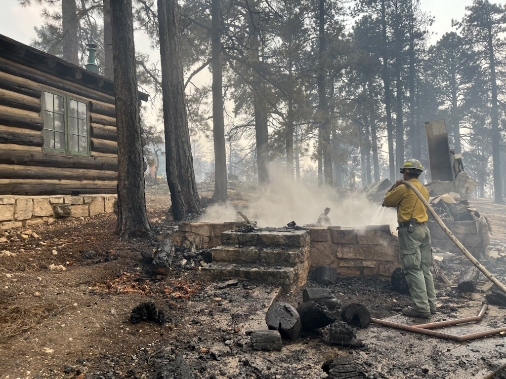 Incêndios alimentados pelo clima colocam em risco os locais naturais e culturais da América