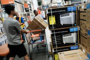 New Yorkers shop for air conditioners during a heat wave in Brooklyn on July 28, 2023. Credit: Spencer Platt/Getty Images