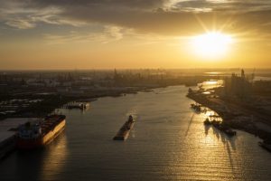 A tug boat pushes barges through the Port of Corpus Christi on Aug. 22. Credit: Jon Shapley/Inside Climate News