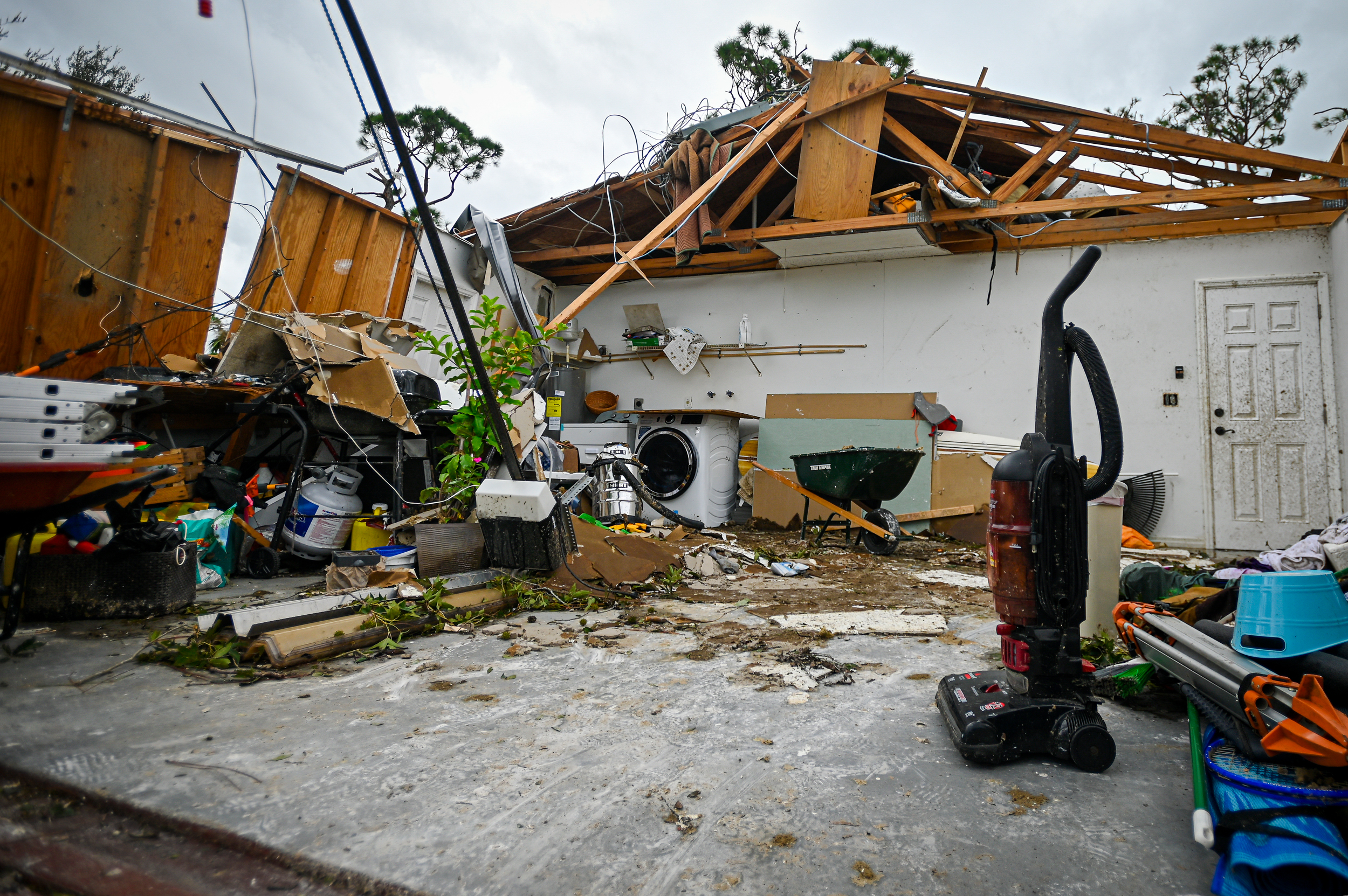Uma casa destruída é vista após o furacão Milton em Port St. Lucie, Flórida, em 11 de outubro de 2024. Crédito: Miguel J. Rodriguez Carrillo/AFP via Getty Images