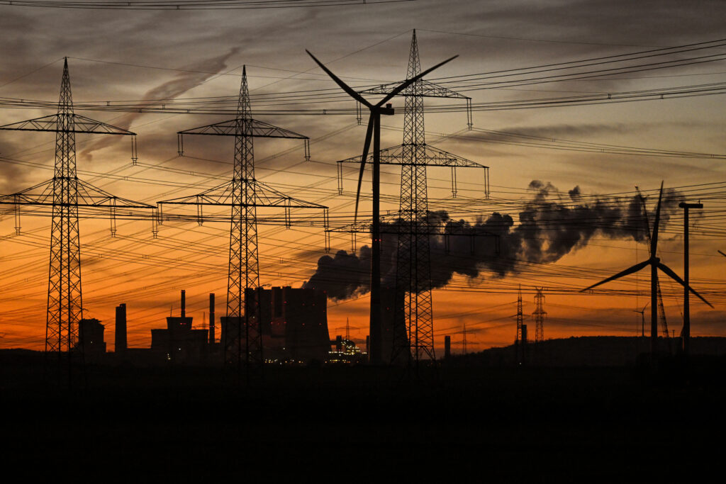 The report from the United Nations Environmental Programme identifies the need to accelerate the phaseout of fossil fuels and the transition to renewable energy. Credit: Ina Fassbender/AFP via Getty Images