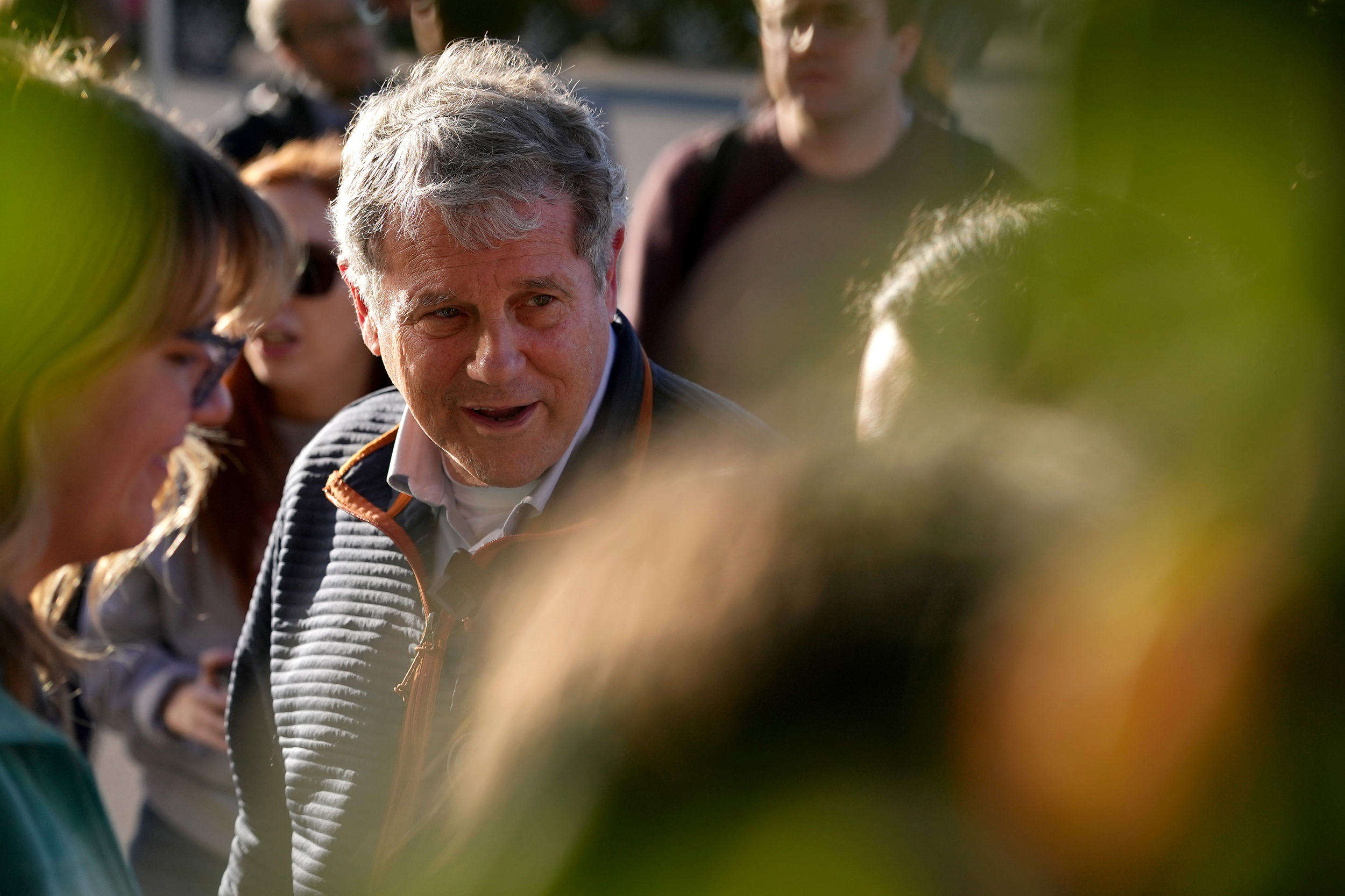 O candidato democrata ao Senado dos EUA, Sherrod Brown, fala com apoiadores em 6 de outubro em Columbus, Ohio. Crédito: Jeff Dean/Getty Images