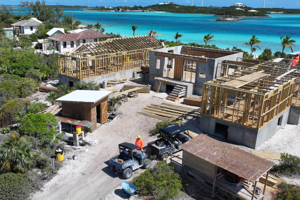 A construção de chalés no Turtlegrass Resort & Island Club em 10 de abril de 2025. Crédito: Turtlegrass Resort & Island Club