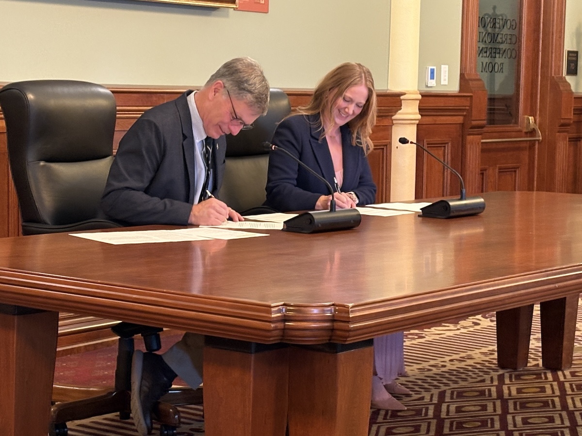 Gov. Mark Gordon and Federal Permitting Improvement Steering Council Executive Director Emily Domenech sign a memorandum of understanding on Oct. 26, 2026